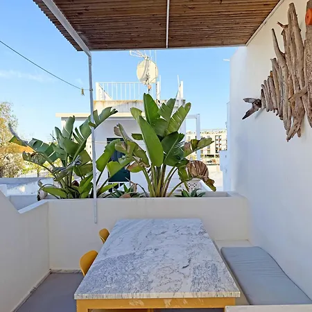 Cubista Designer House By Junto Ao Mar