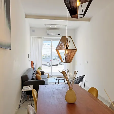 Cubista Designer House By Junto Ao Mar