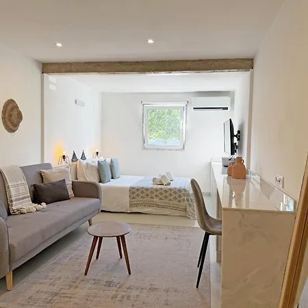 Cubista Designer House By Junto Ao Mar *