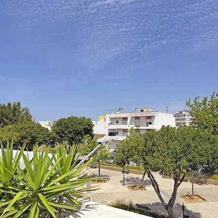 Cubista Designer House By Junto Ao Mar