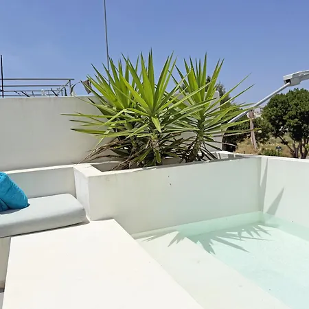 Cubista Designer House By Junto Ao Mar *